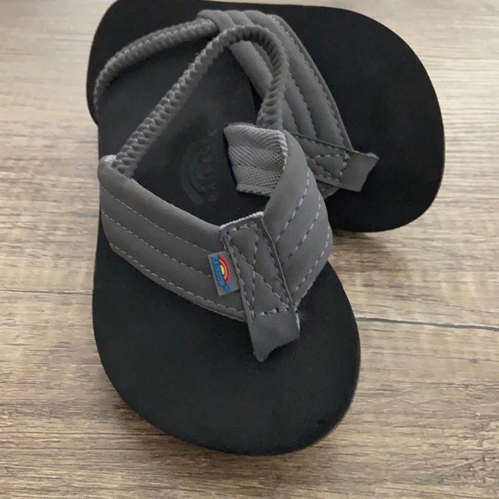 Rainbow Toddler sandals size 7/8 gray